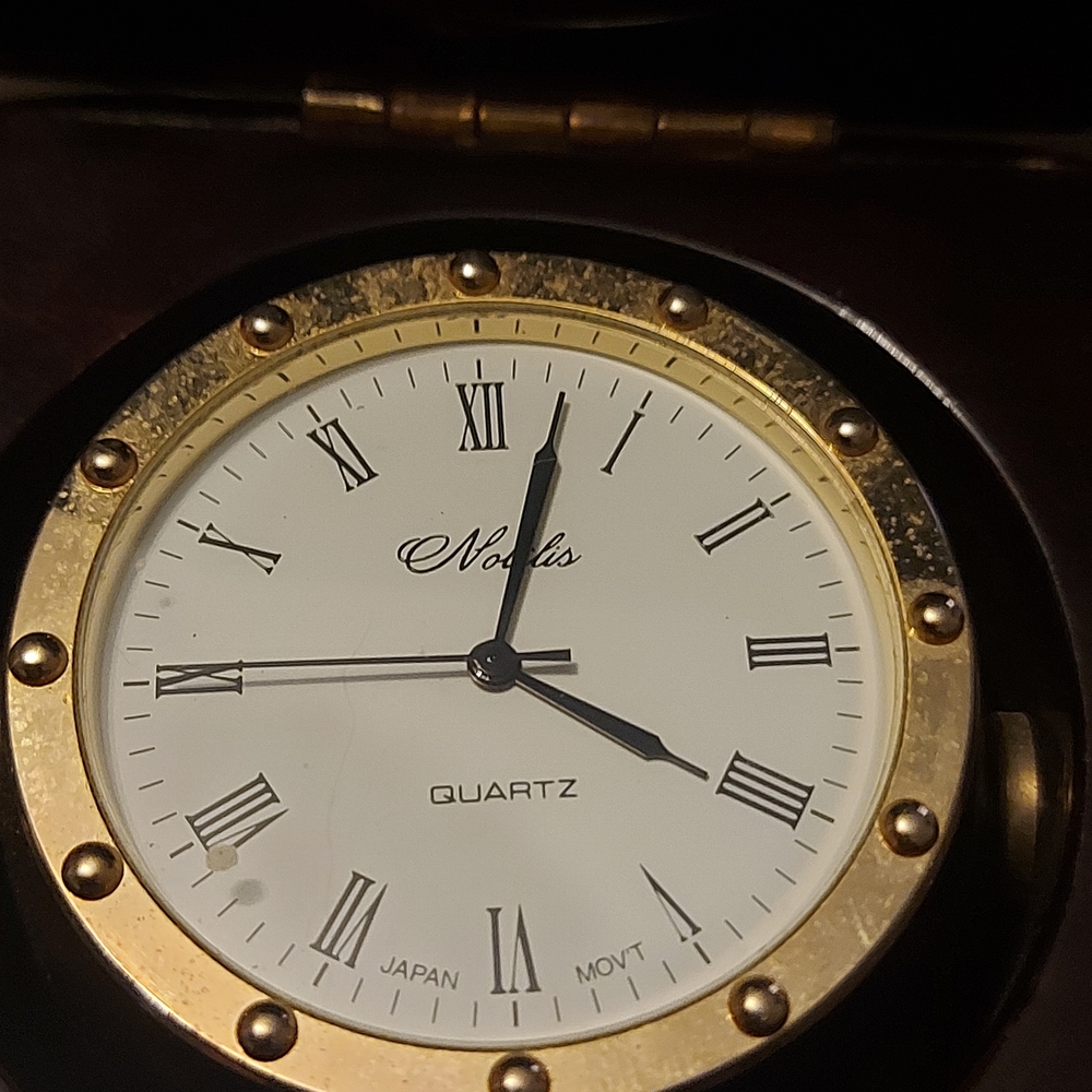 Noblia Gold and White Quartz Clock